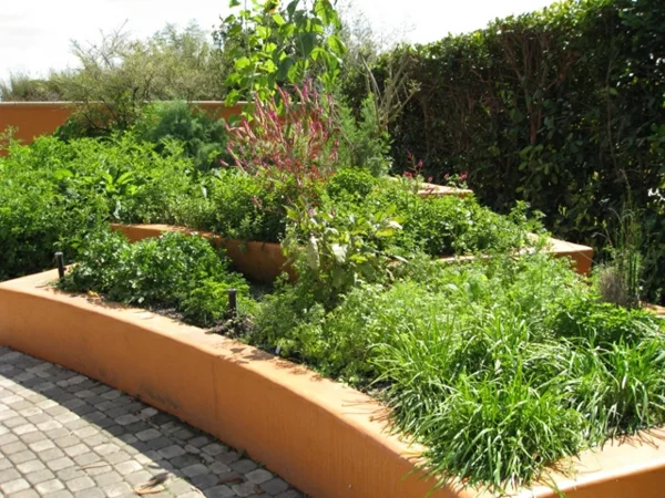 Mediterrane Gartengestaltung wasseranlagen beton rahmen