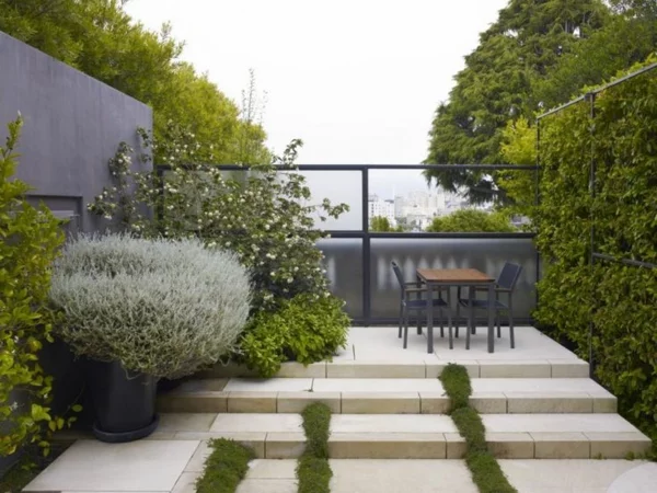 patio gartengestaltung zaun modern beton metall vertikalgarten