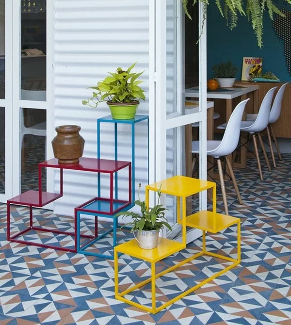 terrassengestaltung ideen privates cafe zu hause farbige regale