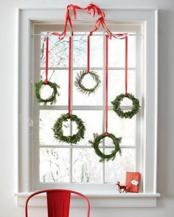 bastelideen für Fenster Weihnachtsdeko kranz grün
