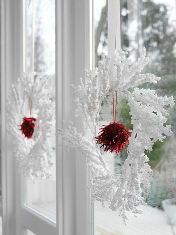 bastelideen für Fenster Weihnachtsdeko weiß kranz