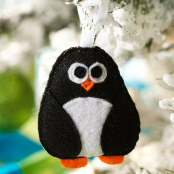 weihnachtsbaum geschmückt basteln pinguin