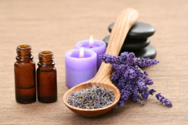 lavandel aromatherapie duftöle etherisch öle lila farben