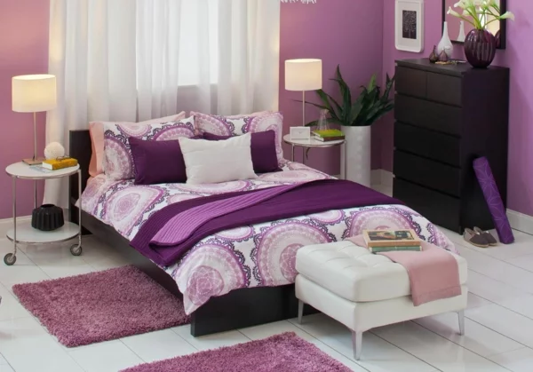 moderne wandfarben violett pastell weißer boden