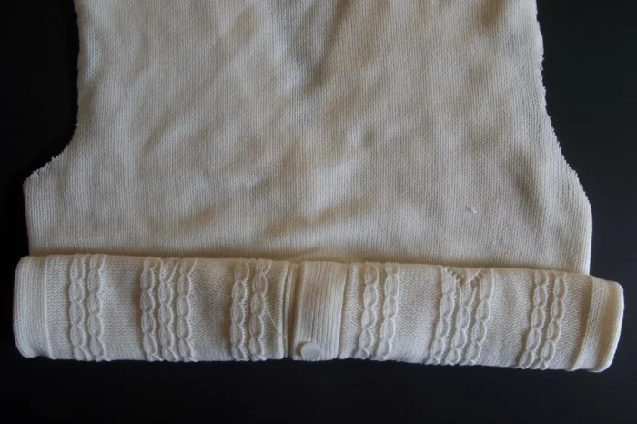 herbstdeko selber machen pullover ärmeln abschneiden