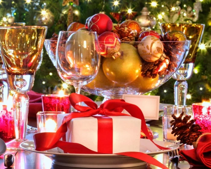 festliche Tischdeko Weihnachten Schale mit Weihnachtskugeln