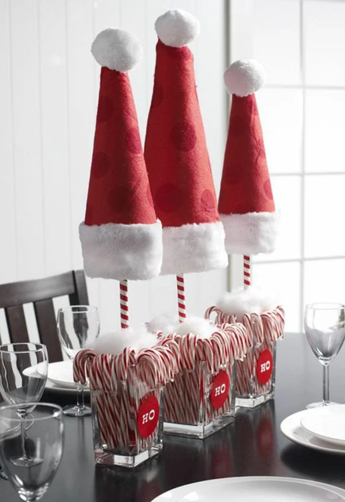 weihnachtliche Tischdeko Ideen Zuckerstangen rote Nikolaushüte