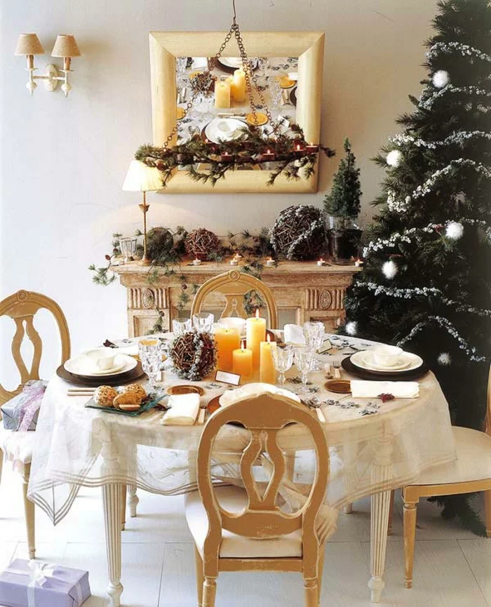 weihnachtliche Tischdeko Ideen in Gold Kerzen