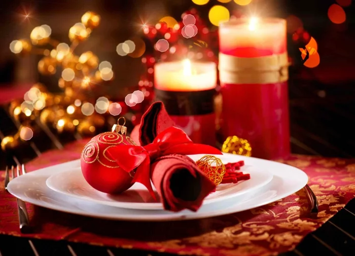 weihnachtliche Tischdeko Ideen in Rot Kerzen Servietten