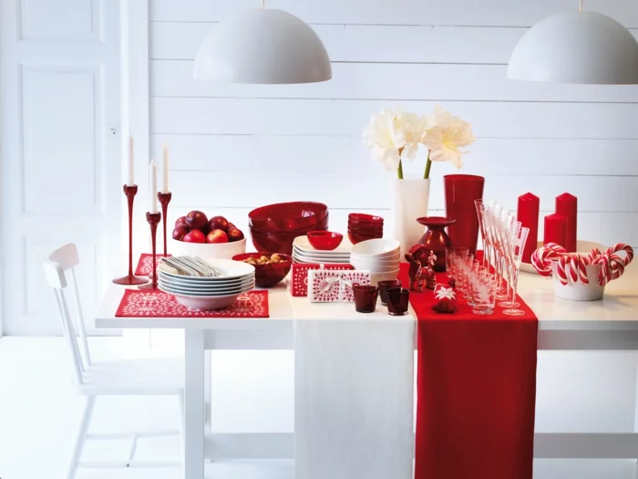 weihnachtliche Tischdeko Ideen in Rot Weiß Tischdecke Läufer