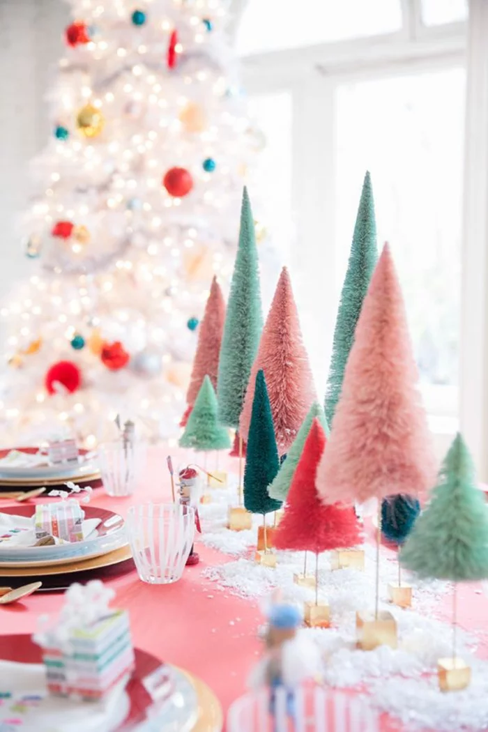 weihnachtliche Tischdeko Ideen in niedlichen Pastellfarben Deko Tannenbäume