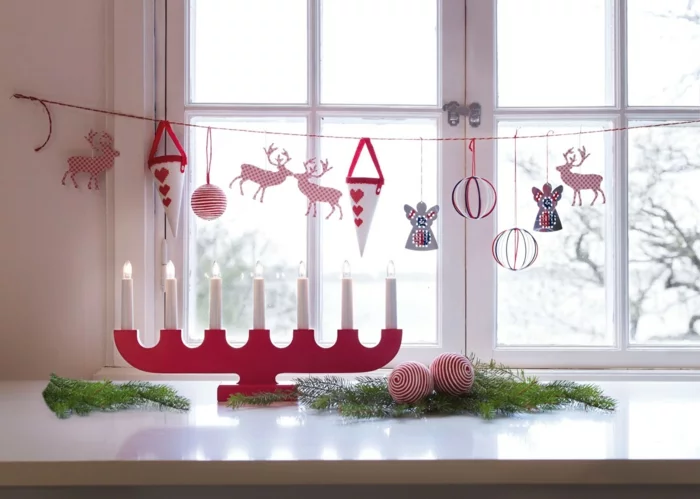 weihnachtliche Tischdeko aus Papier basteln roter Kerzenständer