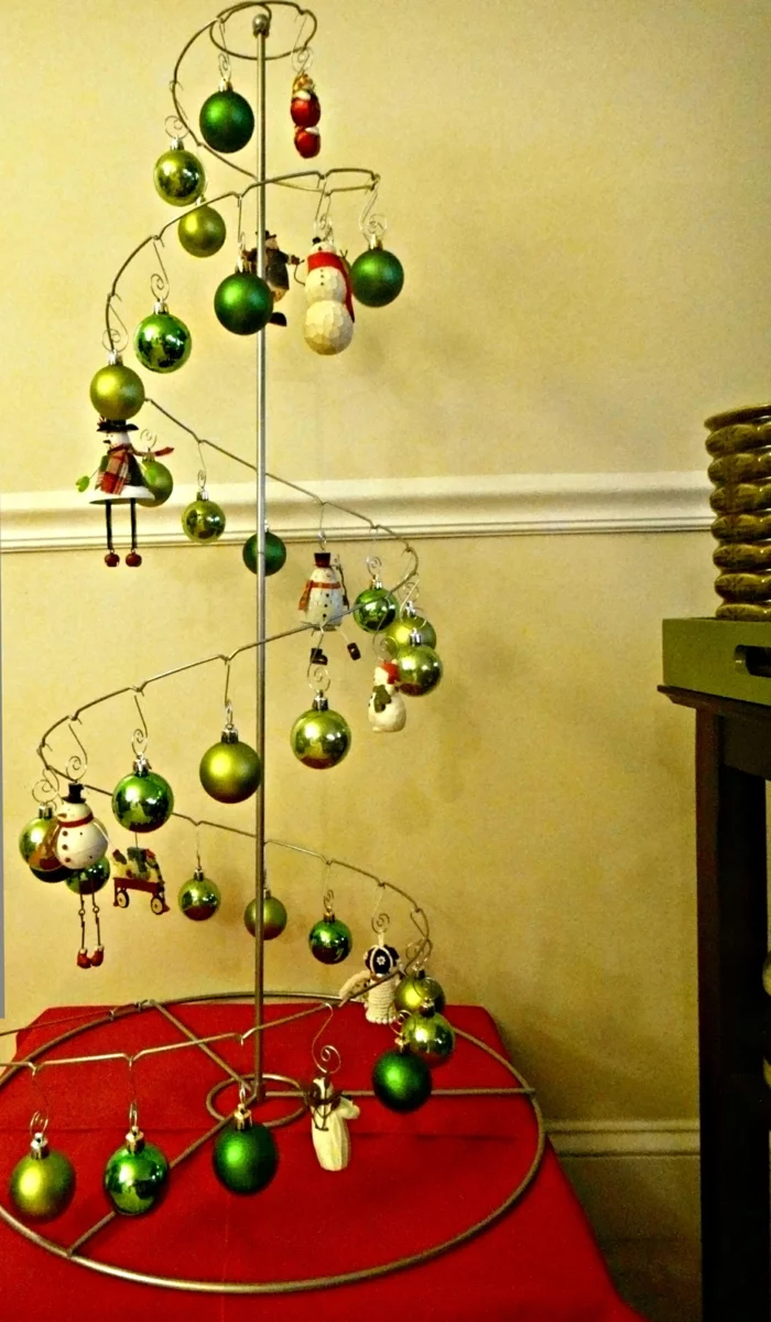 weihnachtsbaum künstlich künstlicher weihnachtsbaum test wand wandsticker spirale