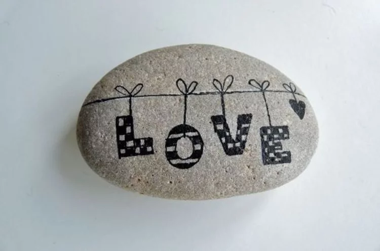 Steine bemalen Liebeserklärung machen durch bemalte Steine