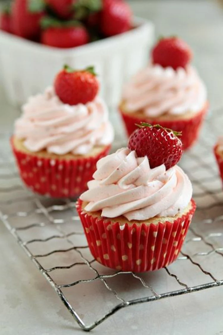 Törtchen backen Mini Kuchen Rezepte mit Erdbeeren