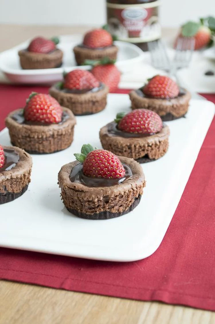 Törtchenzeit Cupcakes Rezepte Schoko Muffins mit Erdbeeren