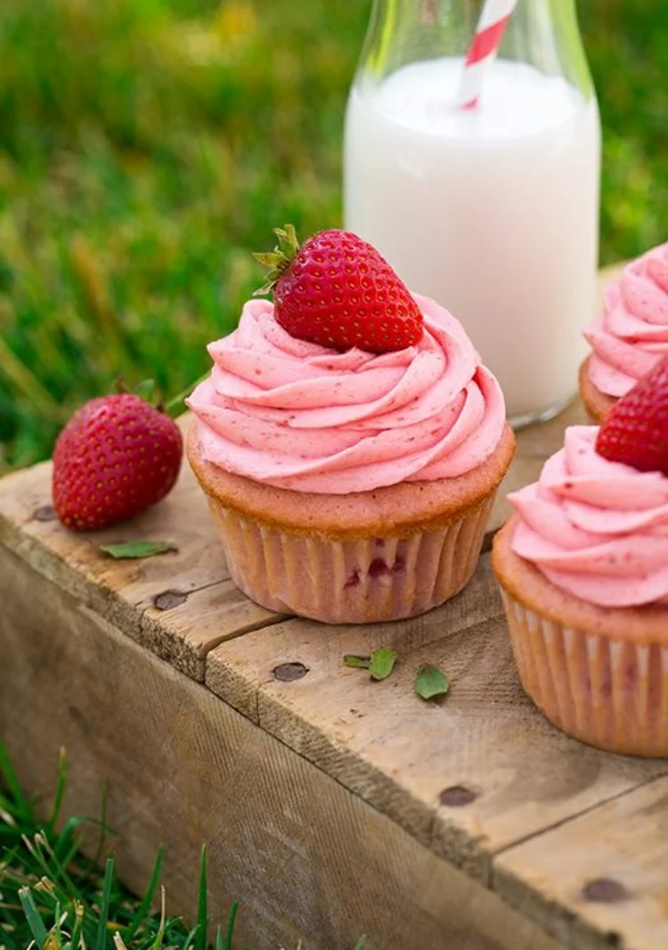 Törtchenzeit Gartenparty Cupcakes Rezepte mit Erdbeeren