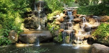 Wasserfall im Garten selber bauen - 99 Ideen, wie Sie die Harmonie der Natur genießen