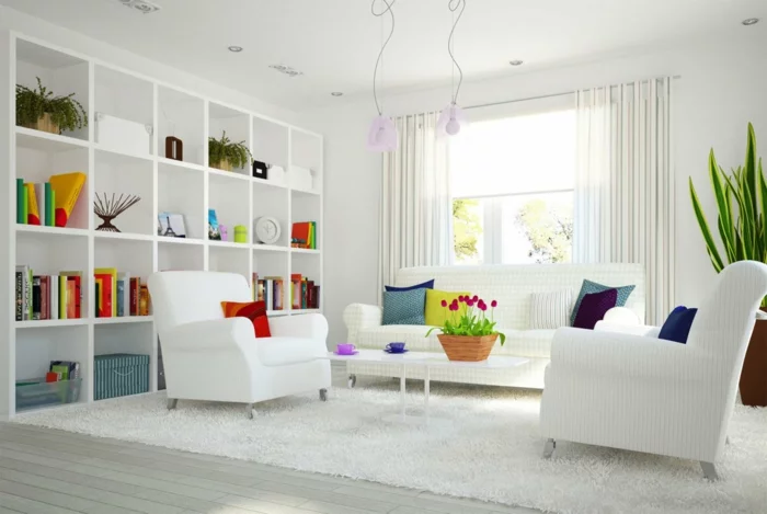 wohntrends weißes wohnzimmer farbige akzente stauraum
