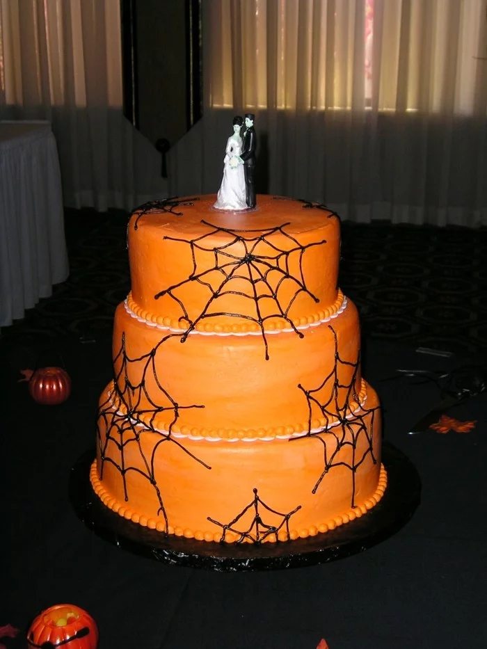 halloween ideen torte spinnennetzen liebespaar
