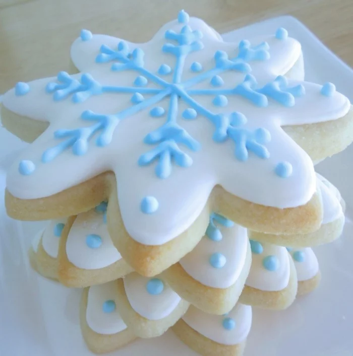 kekse backen schneeflöckchen kekse dekorieren
