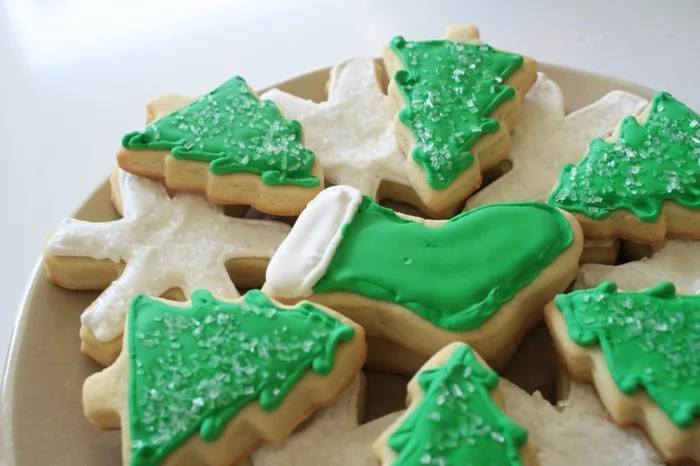 kekse selber backen weihnachten ideen tannenbaum schneeflockchen