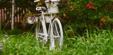 Verwandeln Sie das alte Fahrrad in ein atemberaubendes Deko Fahrrad für Ihren Garten!