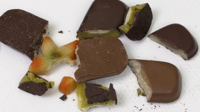 Marzipan selber machen mit schokolade uebergossen
