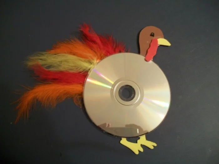 recycling bastelin mit cds upcycling ideen wand deko ideen vogel