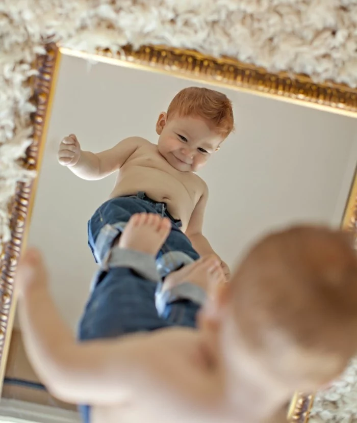 baby fotos ideen fotoshooting ideen kreativ lustige babybilder im spiegel