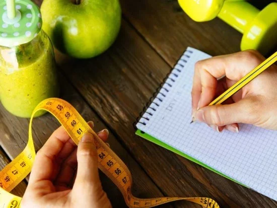 Gewichtreduzierung Fitness Smoothies Maße aufschreiben Speiseplan erstellen