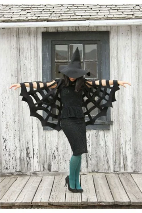 Halloween Kostüme ganz in schwarz mit Spinnengewebe und Hut