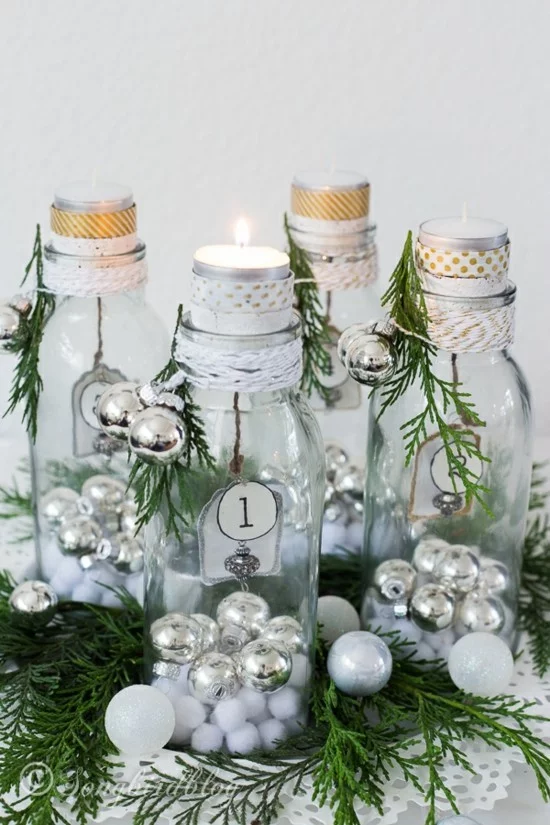 adventskranz selber basteln glasflaschen weihnachtskugeln