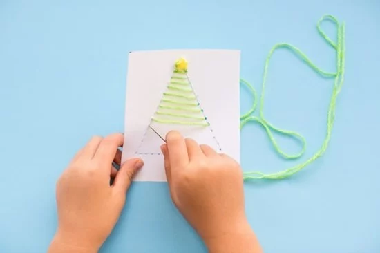 weihnachtskarten basteln mit kindern garn tannenbaum