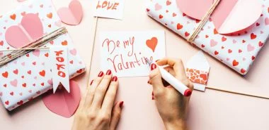 Valentinstag Ideen: Schöne Dekoration für eine romatische Feier zu Hause