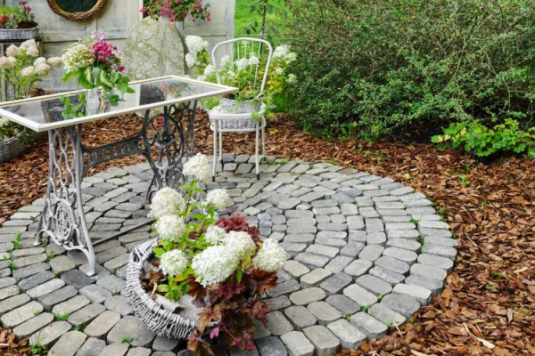 Gartentipps für jedermann Sitzecke im Freien gestalten Hortensien