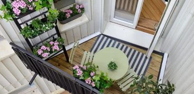 Kleinen Balkon gestalten: Clevere Balkon Ideen, wie man ein Stück Paradies im Freien genießt