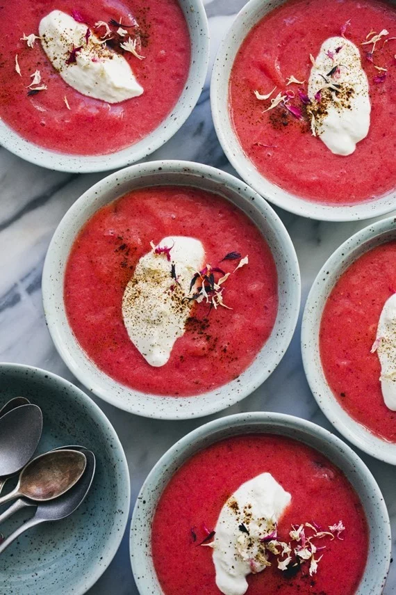 Rezepte mit Rhabarber und Erdbeeren Frühlingsrezepte  Rhabarber Suppe kochen