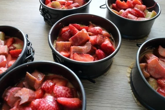 Rezepte mit Rhabarber und Erdbeeren Frühlingsrezepte Streuselkuchen