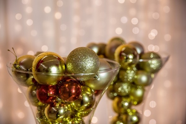 weihnachten deko - glas mit weihnachtskugeln
