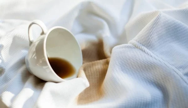 kaffe tasse weißer stoff kaffeflecken entfernen