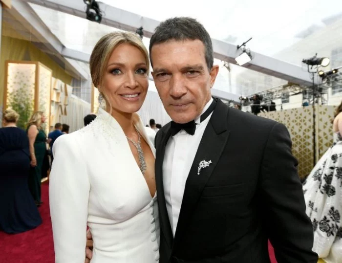 Oscars 2020 Antonio Banderas mit Freundin auf dem Roten Teppich