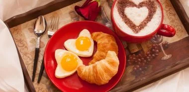 Romantisches Frühstück am Valentinstag - Tipps und über 50 Ideen!