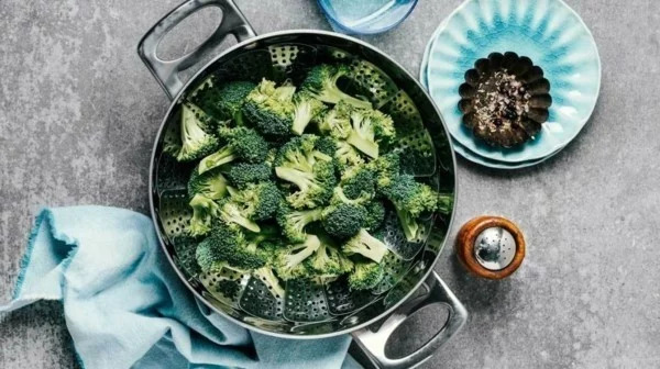 Brokkoli roh essen Nährstoffe Brokkoli dämpfen