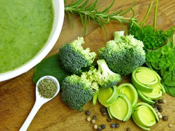 Brokkoli roh essen gesundheitliche Vorteile Brokkoli Suppe