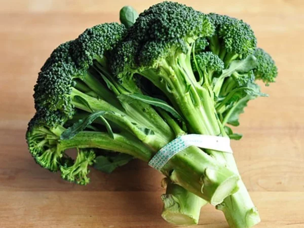 Brokkoli roh essen gesundheitliche Vorteile