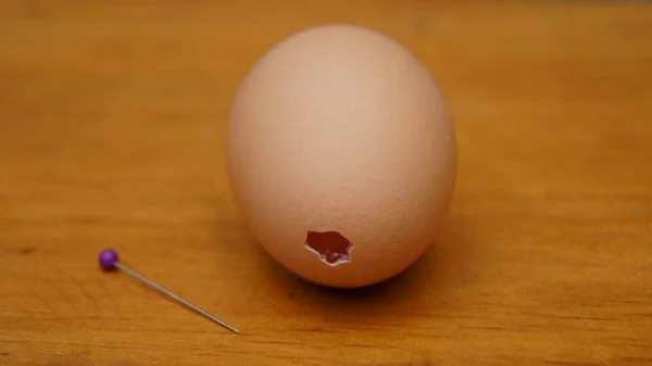 Eier ausblasen Technik Schritt für Schritt Anleitung Loch