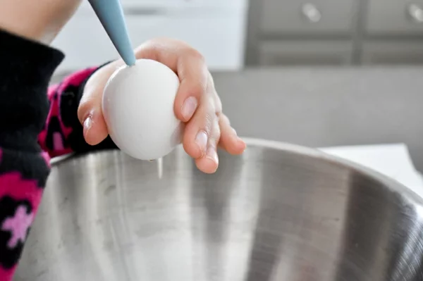Eier ausblasen Tipps und Anleitung Osterdeko