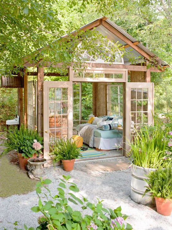 Outdoor - Trends 2020 wohnen im Garten Gartenhaus als Schlafzimmer eingerichtet