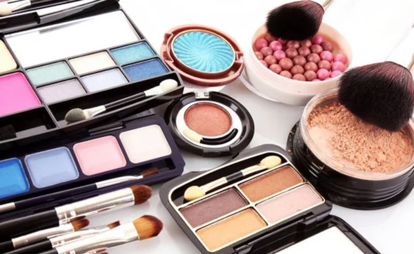 mikroplastik in kosmetik make-up